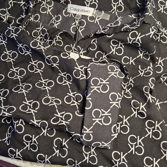 NWT Size XS Calvin Klein Black and White Logo Button Down Shirt - Picture 8 of 10